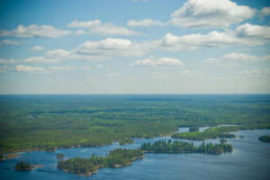 Vivre un séjour de pêche au bord du lac Aikens au Canada